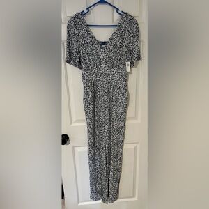 Old Navy Jumpsuit. Size M. Never worn. NWT.